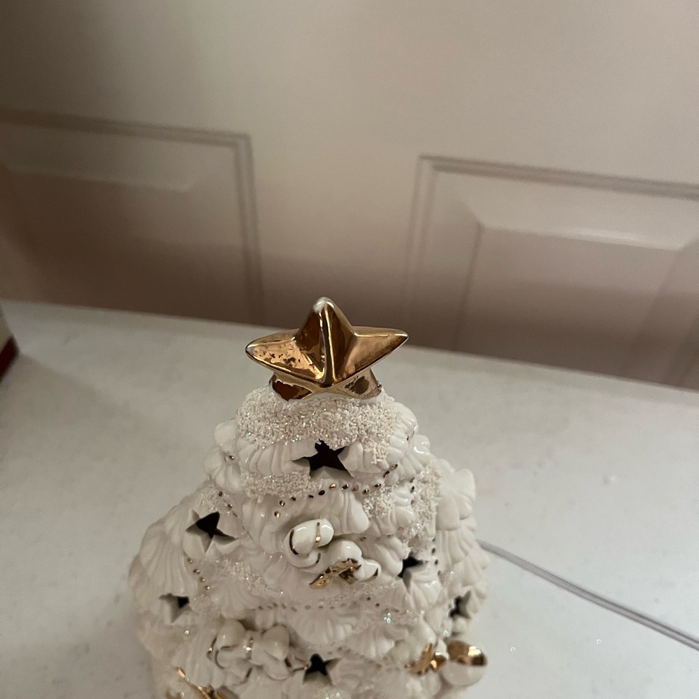 Vintage International Bazaar Ceramic White and Gold Christmas Tree - Picture 5 of 12